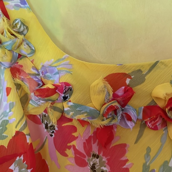 Beautiful floral tank top - Picture 2 of 4